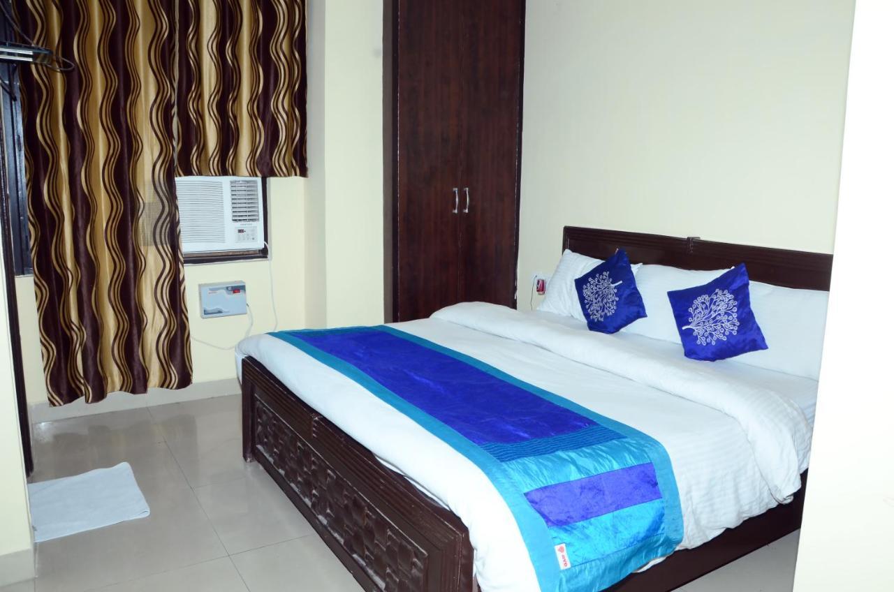Hotel Rampal Palace New Delhi Exterior photo