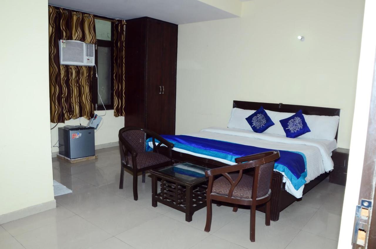 Hotel Rampal Palace New Delhi Exterior photo