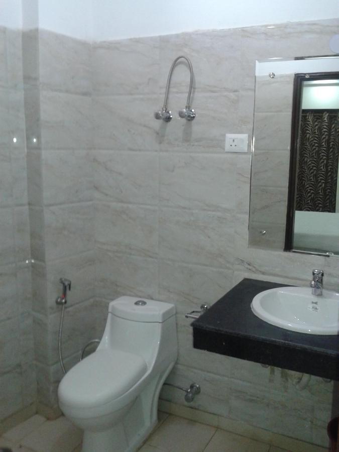 Hotel Rampal Palace New Delhi Exterior photo